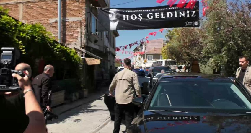 İYİ Parti Genel Başkanı Müsavat Dervişoğlu, 40’ıncı ölüm yılı nedeniyle