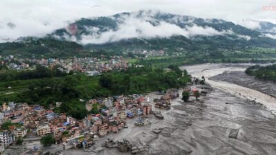 Nepal ve Tibet’te geçen hafta meydana gelen yıkıcı sellerde hayatını