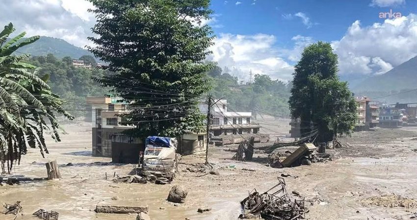 Nepal’in Çin sınırına yakın Rasuwa bölgesi ve çevresinde meydana gelen