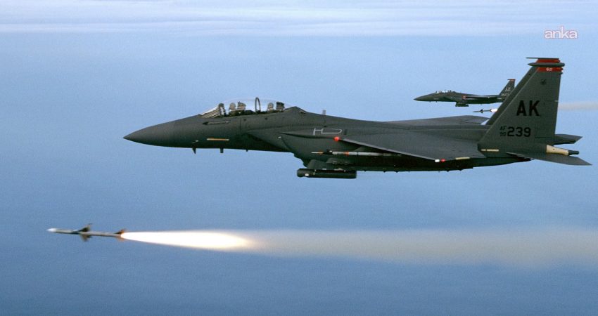 NYT: “İran, ABD’ye ait F-15E’yi İHA’larla takip ederek düşürdü” ABD merkezli gazete The New York Times (NYT), İran'ın Nisan