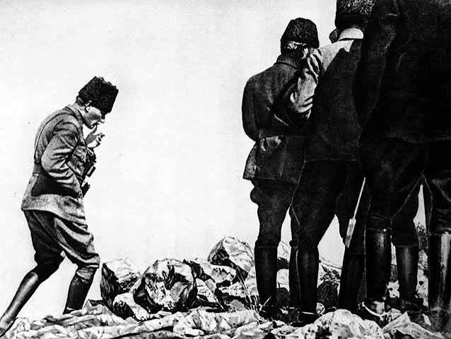 Hepimizin önyargıları vardır. Önyargıları düzeltmek çok zordur. Çünkü uzun süre