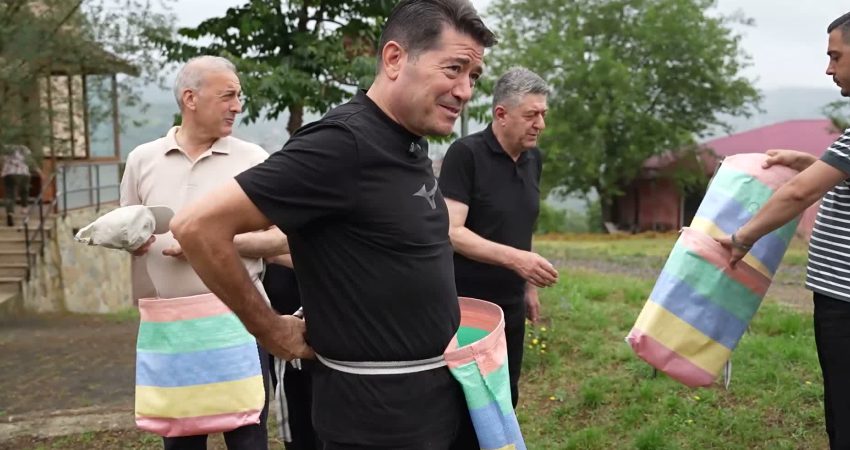 Ortahisar Belediye Başkanı Ahmet Kaya’nın çağrısıyla bir araya gelen gönüllüler,