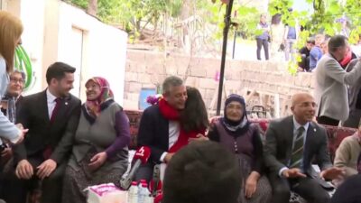 YENİ Parti Genel Başkanı Özgür Özel, Kayseri programı kapsamında kadınlarla