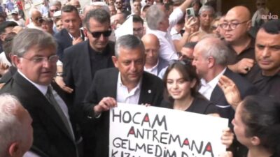 YENİ Parti Genel Başkanı Özgür Özel, Kocaeli'nin Karamürsel ilçesinde esnaf