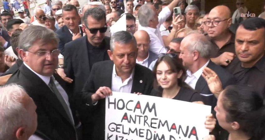 YENİ Parti Genel Başkanı Özgür Özel, Kocaeli'nin Karamürsel ilçesinde esnaf