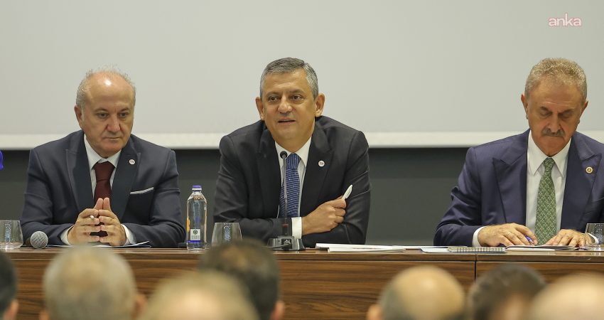 Özgür Özel, Kocaeli’nde sanayici iş insanlarıyla bir araya geldi YENİ Parti Genel Başkanı Özgür Özel, Gebze’de sanayici iş insanlarıyla