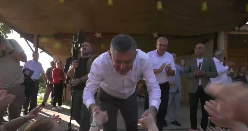 Özgür Özel Rize’de… Özel: “YENİ Parti yarının iktidar umudunun partisidir” YENİ Parti Genel Başkanı Özgür Özel, Rize Fındıklı Festival Alanı'nında yaptığı