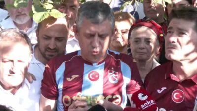 YENİ Parti Genel Başkanı Özgür Özel, fındık üreticileriyle bir araya