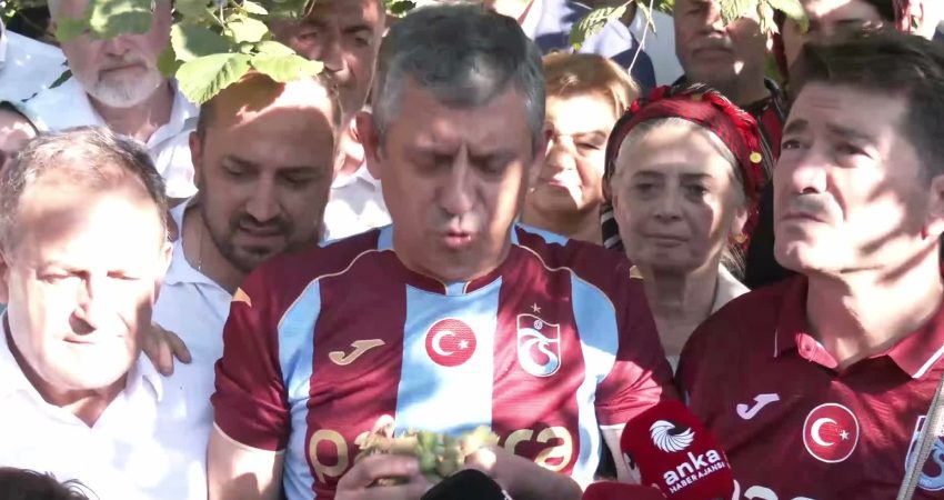 YENİ Parti Genel Başkanı Özgür Özel, fındık üreticileriyle bir araya