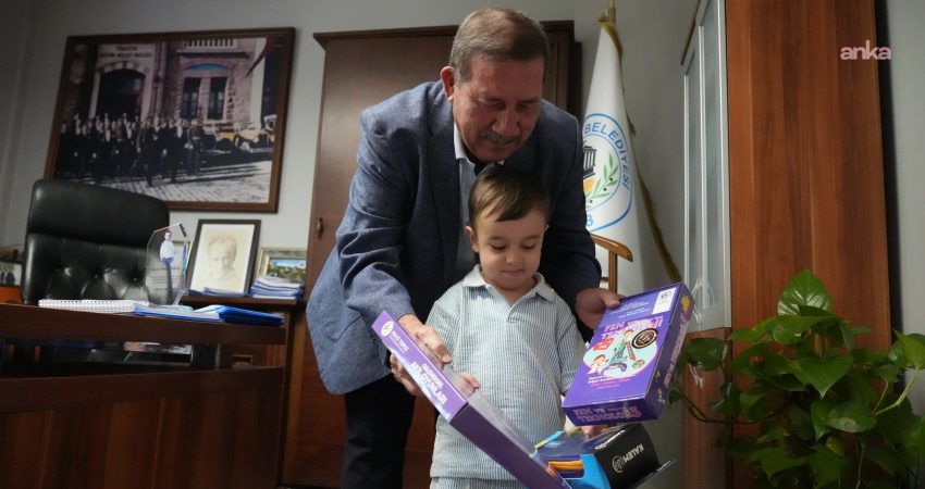 Sağlığına kavuşan minik DMD hastası Göktuğ’dan Milas Belediye Başkanı Topuz’a teşekkür ziyareti Milas’ta aylar süren yardım kampanyasında tek yürek olan vatandaşların desteğiyle