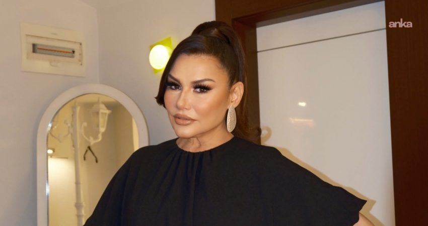 Evinde geçirdiği kaza sonucu hastaneye kaldırılan şarkıcı Deniz Seki'nin kalça
