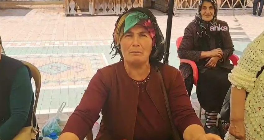 Artvin’in Şavşat ilçesinde haftalık kurulan köy pazarında üretici ve tüketiciler,