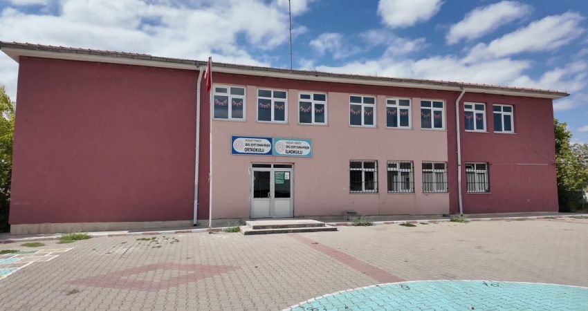 Yozgat’ın Yerköy ilçesine bağlı Sekili Köyü’nde deprem riski taşıdığı gerekçesiyle