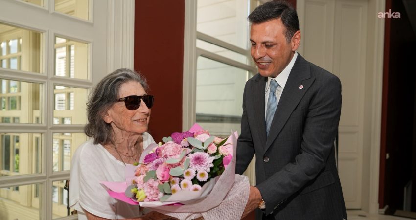 Sevinç İnönü, YENİ Parti’ye üye oldu YENİ Parti İstanbul İl Başkanı Özgür Çelik, Türkiye Cumhuriyeti'nin ikinci