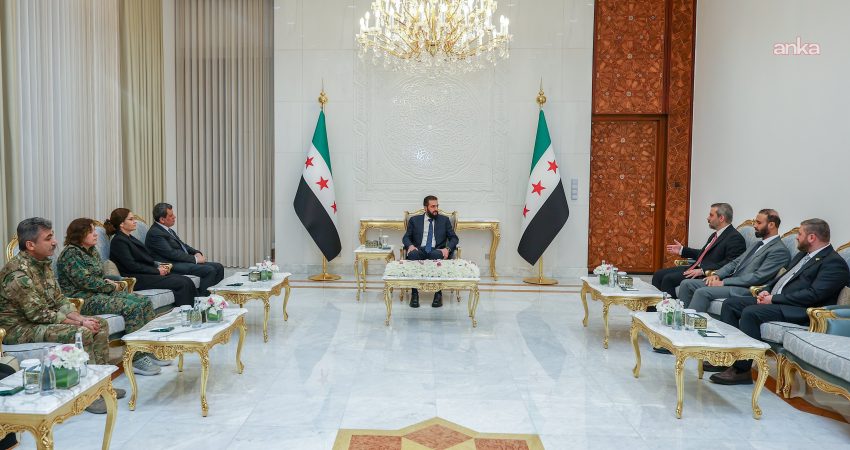 Suriye Cumhurbaşkanı Ahmed Şara, Mazlum Abdi ve beraberindeki heyeti Şam’daki