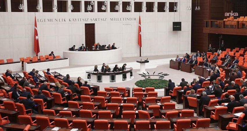 TBMM Genel Kurulu'nda suç işleyen çocuklara ilişkin düzenlemeler görüşülürken, muhalefet