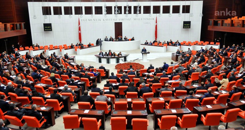 TBMM Genel Kurulu'nda, YENİ Parti Genel Başkanı Özgür Özel ile