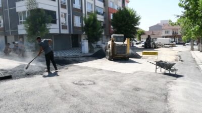Tepebaşı Belediyesi Fen İşleri Müdürlüğü ekipleri, ilçe genelinde ulaşım altyapısını