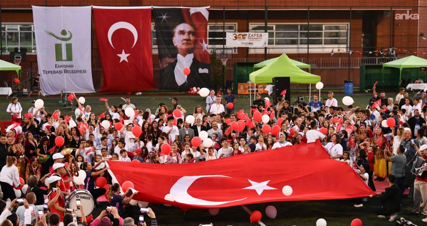 Tepebaşı Belediyesi tarafından 30 Ağustos Zafer Bayramı dolayısıyla düzenlenen etkinlikte,