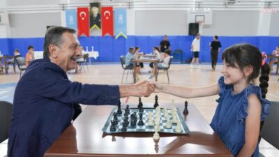 Tepebaşı Belediyesi Yunusemre Spor Tesisleri’nde düzenlenen "2026 Yaz Dönemi Sonu