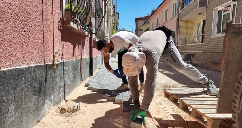 Tepebaşı Belediyesi, kent merkezindeki beş büyük mahalleyi kapsayan tretuvar yenileme