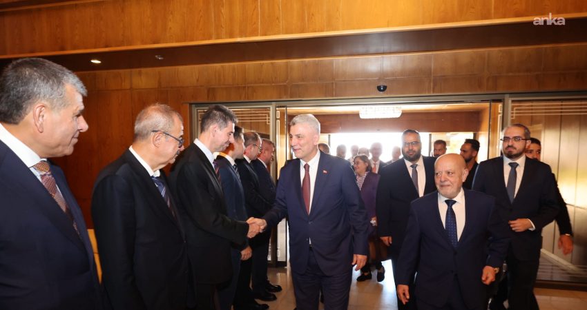 Ticaret Bakanı Bolat, Şam’da Suriye Ekonomi ve Sanayi Bakanı Şaar ile görüştü Ticaret Bakanı Ömer Bolat, 63'üncüsü düzenlenen Şam Uluslararası Fuarı kapsamında