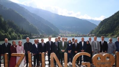 Uzungöl Millet Bahçesi'ni ziyaret eden ve turizm sezonuna ilişkin değerlendirmelerde