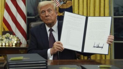 ABD Başkanı Donald Trump, doğum yoluyla vatandaşlığı sınırlandırmak için iki