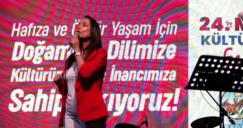 Tunceli’de düzenlenen 24. Munzur Kültür ve Doğa Festivali’nde konuşan DEM
