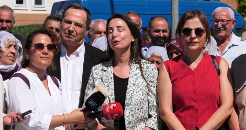 Tülay Hatimoğulları, Silivri’den çağrı yaptı: “Siyasi mahpuslar acilen serbest bırakılmalı” DEM Parti Eş Genel Başkanı Tülay Hatimoğulları, tutuklu bulunan Ezilenlerin