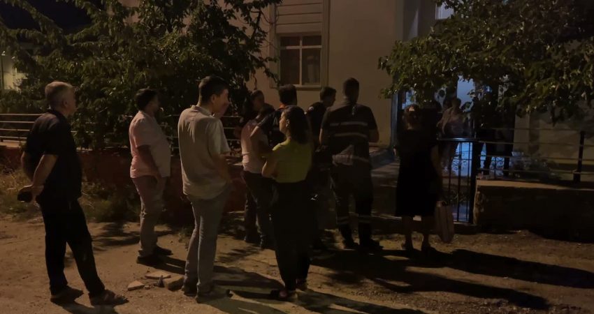Tunceli’de bir inşaatın temel kazısı sırasında, bitişiğinde bulunan 5 katlı