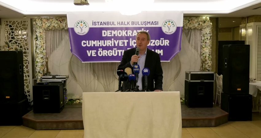 Tuncer Bakırhan: Öcalan, Silahsızlanma ve Stratejik Koordinasyon Kurulunda yer almalı DEM Parti Eş Genel Başkanı Tuncer Bakırhan, İstanbul'daki halk buluşmasında,