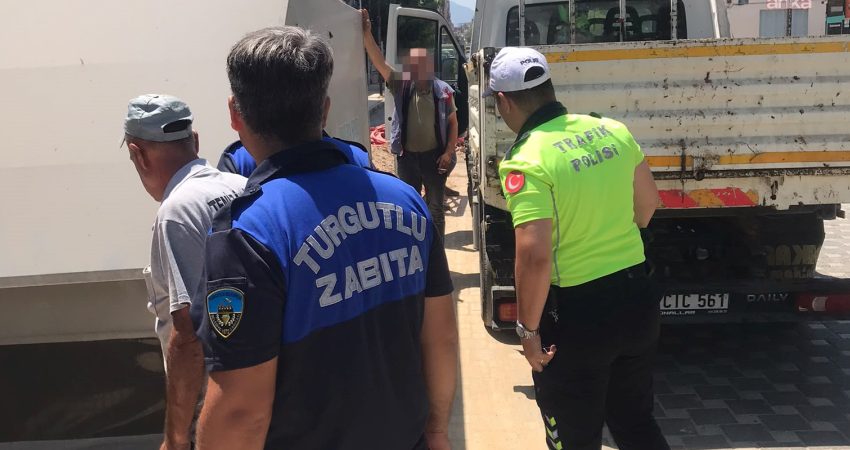 Turgutlu Belediyesi Zabıta Müdürlüğü ekipleri, İlçe Emniyet Müdürlüğü Trafik Denetleme