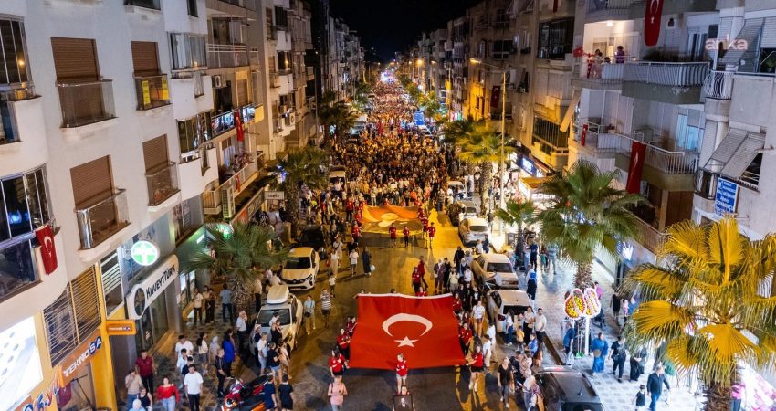 Turgutlu Belediyesi ve Manisa Büyükşehir Belediyesi iş birliğiyle Zafer Bayramı
