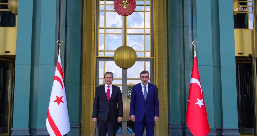 Cumhurbaşkanı Yardımcısı Cevdet Yılmaz, KKTC Başbakanı Ünal Üstel ve hükümet