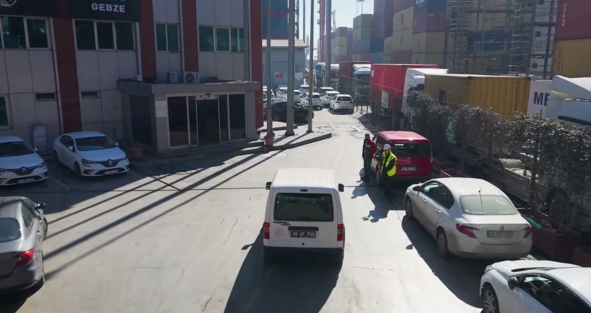 Ulaştırma ve Altyapı Bakanı Uraloğlu: “2025 yılında kıyı tesislerinde 193 denetim gerçekleştirildi” Ulaştırma ve Altyapı Bakanı Abdulkadir Uraloğlu, "Tehlikeli yük elleçleme izni