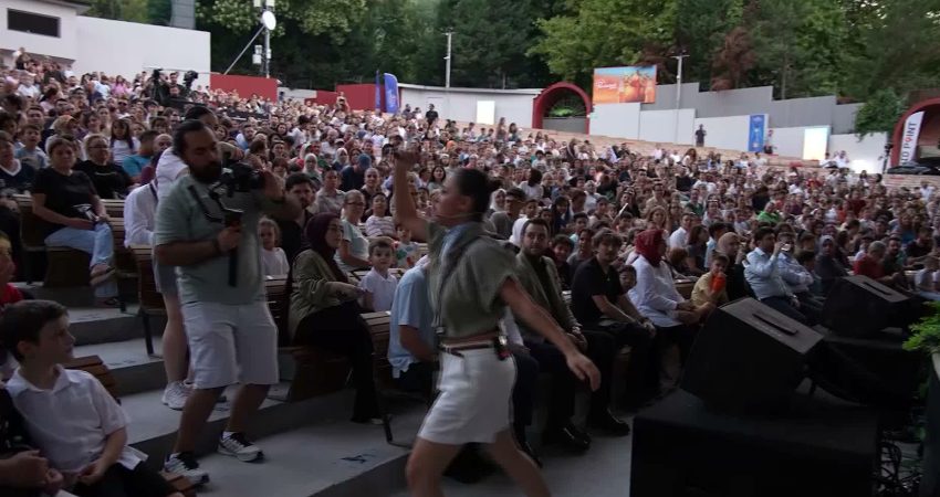 64. Uluslararası Bursa Festivali kapsamında Kültürpark Açıkhava Tiyatrosu'nda çocuklar için "Efsane