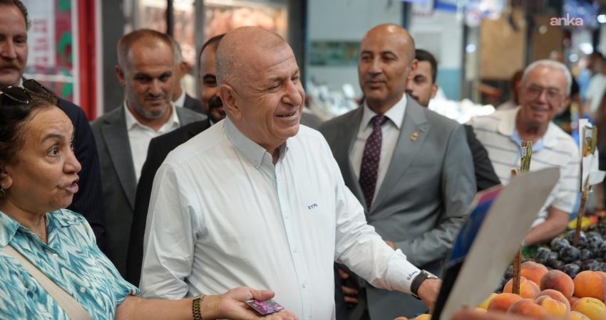 Zafer Partisi Genel Başkanı Ümit Özdağ, Ankara'nın Altındağ ilçesinde esnaf