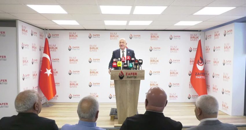 Zafer Partisi Genel Başkanı Ümit Özdağ, TBMM Başkanlığı'na sunulan "çerçeve