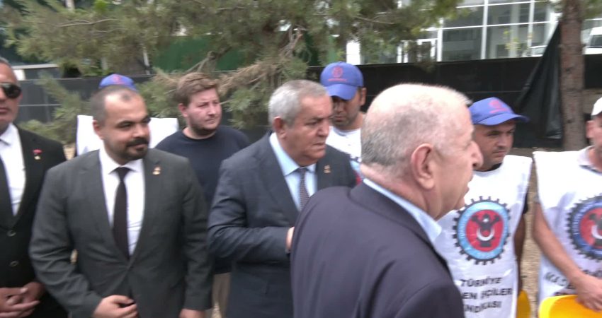 Ümit Özdağ’dan Yıldızlar SSS Holding önünde oturma eylemi yapan maden işçilerine destek ziyareti Zafer Partisi Genel Başkanı Ümit Özdağ, Yıldızlar SSS Holding önünde oturma
