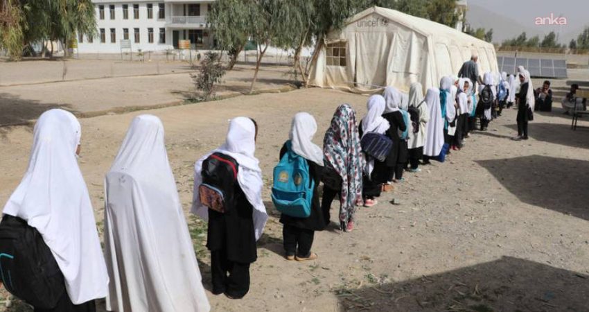 UNESCO: Taliban’ın yeniden iktidara geldiği 2021’den bu yana Afganistan’da 2,4 milyon kız çocuğu eğitimden mahrum bırakıldı Birleşmiş Milletler Eğitim, Bilim ve Kültür Örgütü (UNESCO), Taliban'ın 2021'de