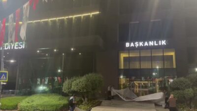 Geçtiğimiz cuma akşamı tutuklanan Üsküdar Belediye Başkanı Sinem Dedetaş'ın belediye