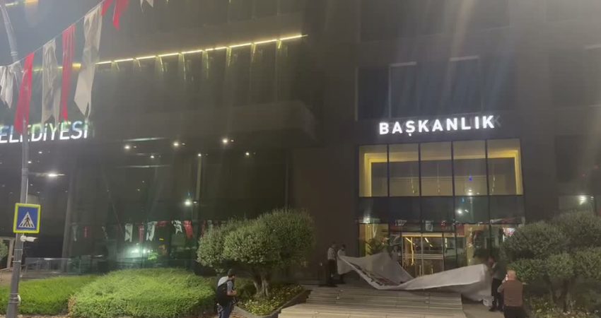 Geçtiğimiz cuma akşamı tutuklanan Üsküdar Belediye Başkanı Sinem Dedetaş'ın belediye