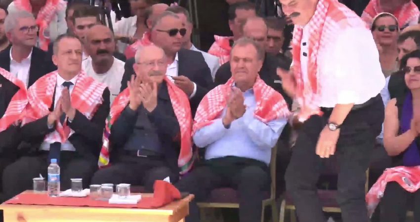 Vahap Seçer: “CHP’nin köklü çatısına ve değerlerine yürekten bağlıyız” Türkiye Belediyeler Birliği (TBB) ve Mersin Büyükşehir Belediye Başkanı Vahap