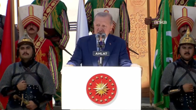 Cumhurbaşkanı Recep Tayyip Erdoğan, "Kimsenin tereddüdü olmasın. Büyük ve güçlü