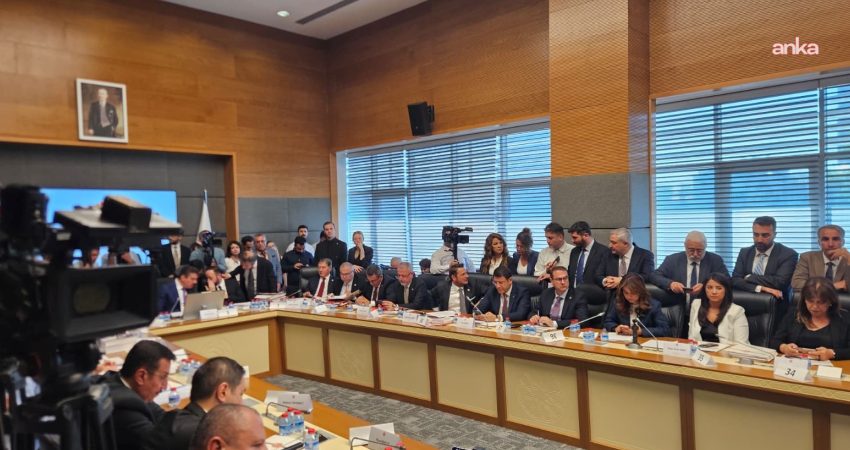  YENİ Parti, Adalet Komisyonu'nda 17 saati aşan görüşmelerin ardından kabul