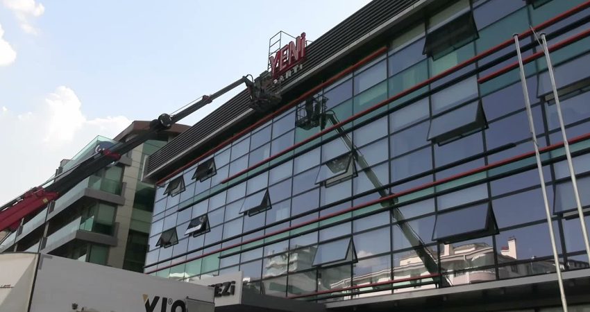 YENİ Parti Genel Merkezi, 31 Ağustos’a hazırlanıyor… Utku Çakırözer: “Milletimiz iktidar yolculuğumuza ortak oluyor” YENİ Parti Genel Merkezi, 31 Ağustos’ta yapılacak bir dizi toplantıyla