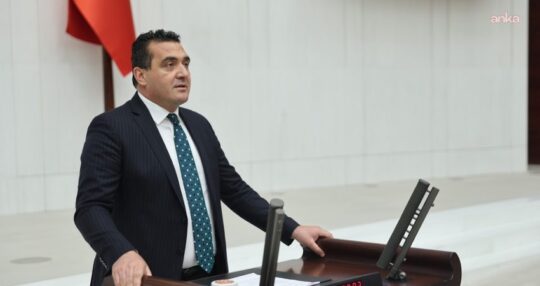 YENİ Partili Karasu’dan Çakır ve Aksu’nun tutuklanmasına tepki: Örgütlü emeğin sesini bastırmaya yönelik siyasi bir karar YENİ Parti Sivas Milletvekili Ulaş Karasu, Bağımsız Maden-İş Genel Başkanı