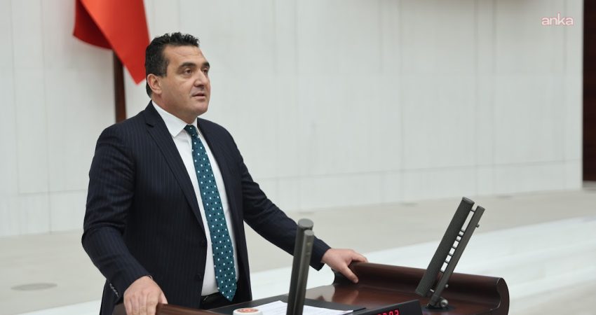 YENİ Partili Karasu’dan Çakır ve Aksu’nun tutuklanmasına tepki: Örgütlü emeğin sesini bastırmaya yönelik siyasi bir karar YENİ Parti Sivas Milletvekili Ulaş Karasu, Bağımsız Maden-İş Genel Başkanı