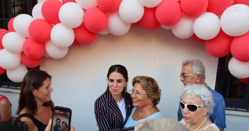 YENİ Parti’nin Marmaris İlçe Başkanlığı törenle açıldı YENİ Parti Marmaris İlçe Başkanlığı’nın açılış ve rozet takma töreni,